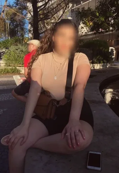 Ellie, 39