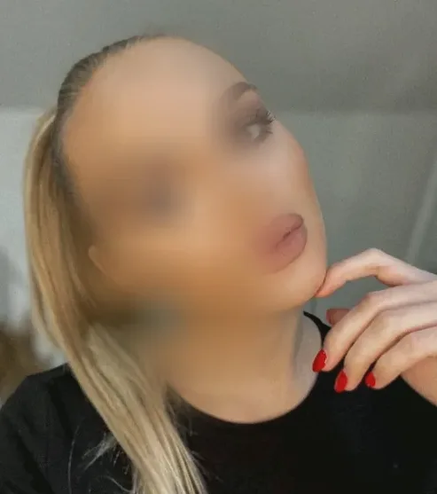 Emilie, 31