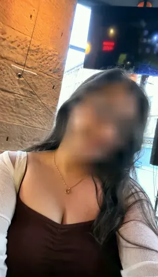 Molly, 24