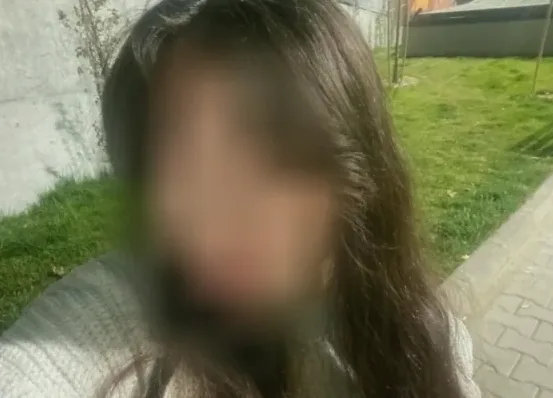 Nora, 22